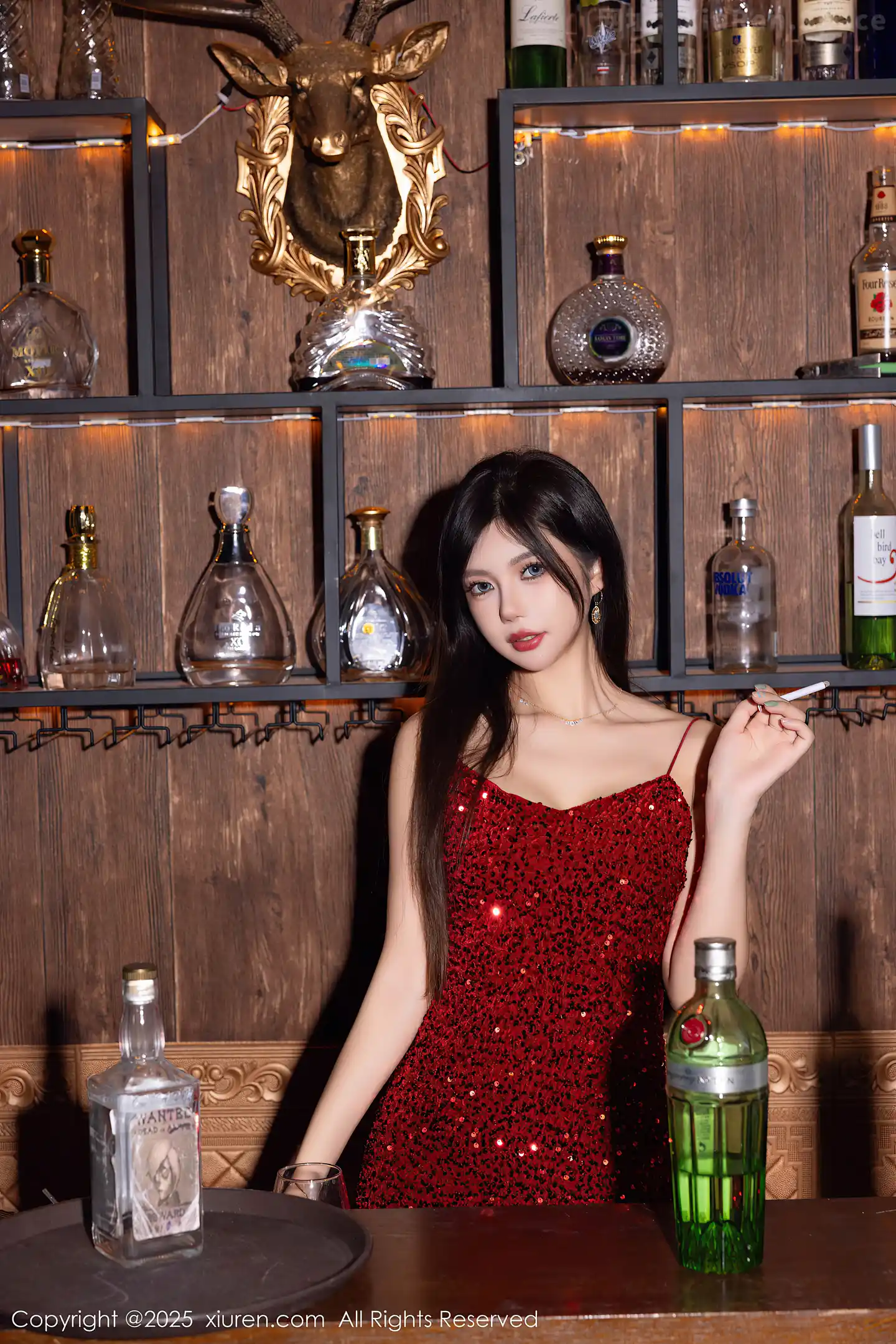 图片[5]-[XiuRen秀人网] VOL.9828 女神绮里嘉ula性感红色吊带短裙配超薄肉丝秀曼妙身姿诱惑写真82P-秀人网官方网站